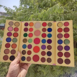 61 Colors Eyeshadow & Highlighter Palette